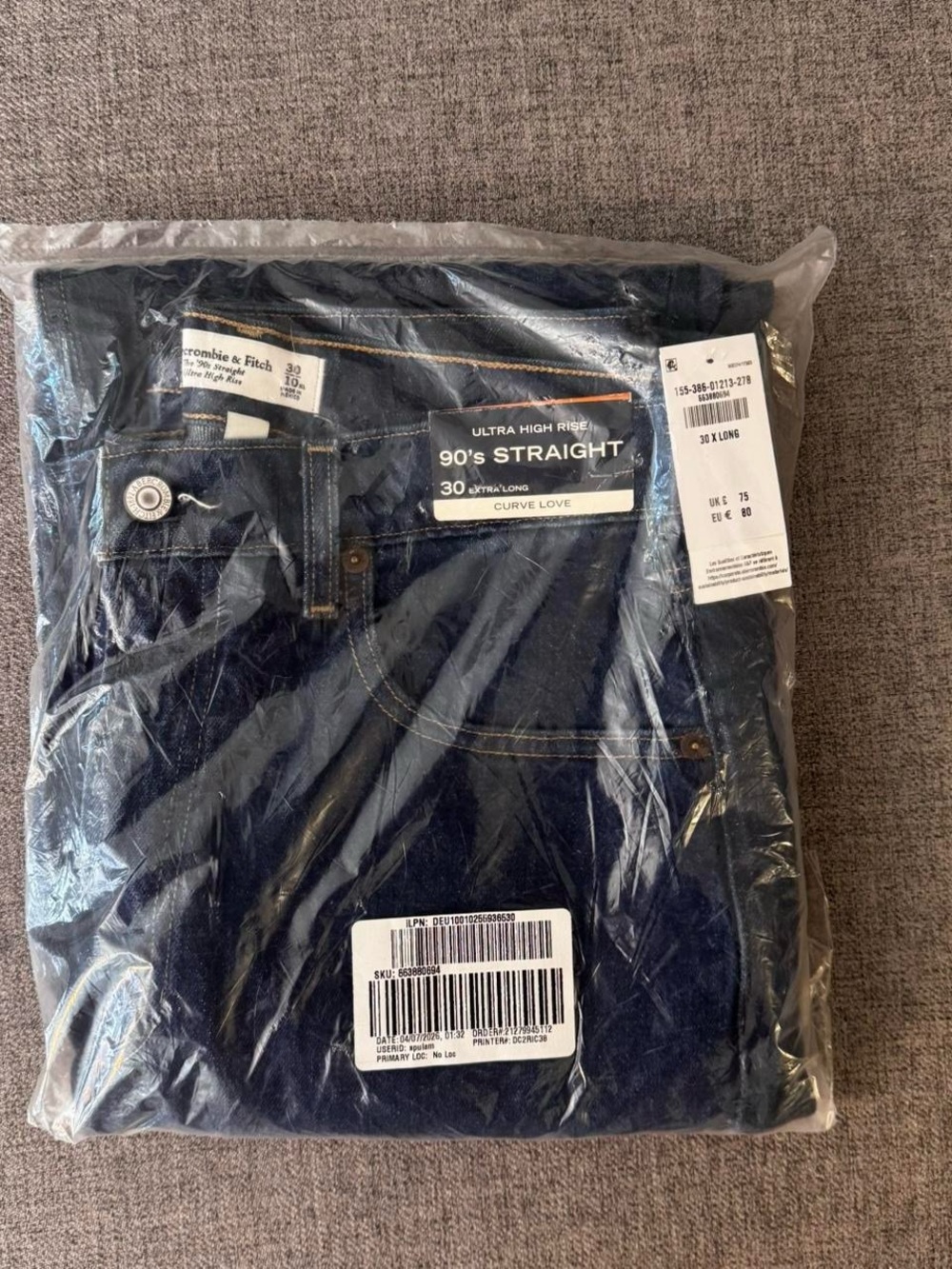 Abercrombie & Fitch Women’s Straight Jeans in Dark Blue Denim